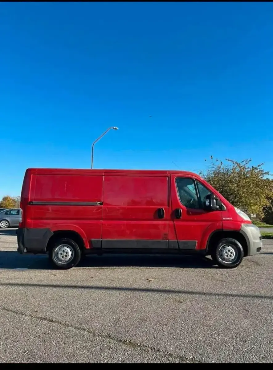 Gebraucht Peugeot Boxer 130 PS (95 kW) 2009 Rot Van