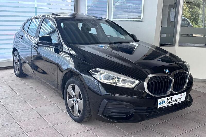 Schwarz Gebraucht 2022 BMW 118 Kleinwagen | 22.199 € (Fairer Preis) - Bild 1/4