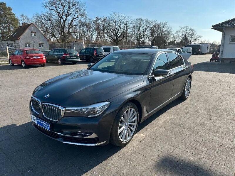 Sophistograu brillanteffekt Gebraucht 2017 BMW 730 Limousine | 29.990 € (Superpreis) - Bild 1/4