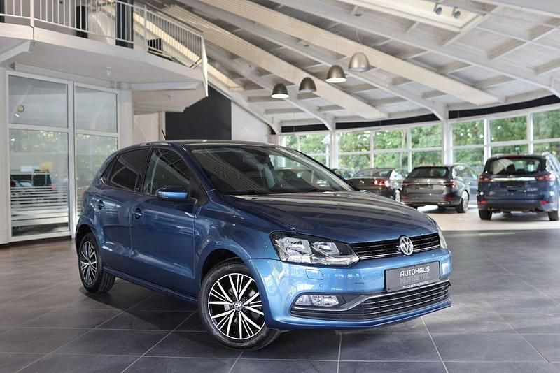 Blue silk Gebraucht 2016 VW Polo Allstar Limousine | 9.980 € (Etwas zu teuer) - Bild 1/4