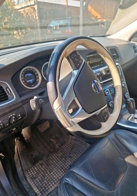 Gebraucht Volvo V60 205 PS (150 kW) 2010 Schwarz Kombi