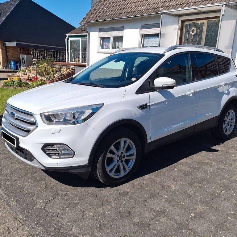 Gebraucht Ford Kuga Titanium 150 PS (110 kW) 2019 Weiß SUV