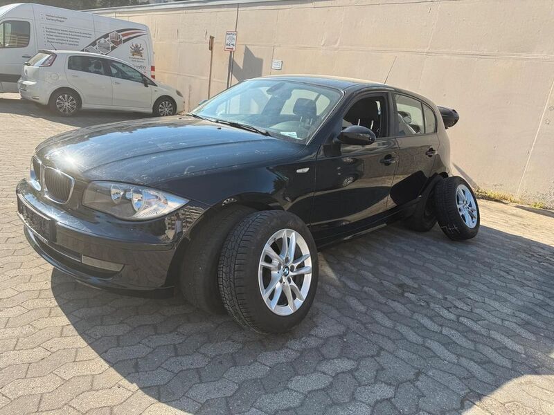 Schwarz Gebraucht 2009 BMW 118 Kleinwagen | 2.555 € (Superpreis) - Bild 1/4