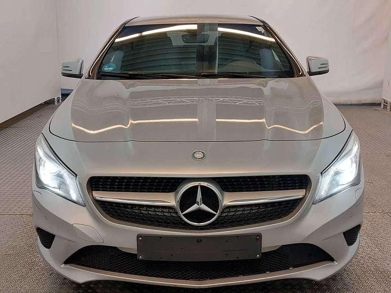 Gebraucht Mercedes CLA180 122 PS (89 kW) 2016 Polarsilber Limousine