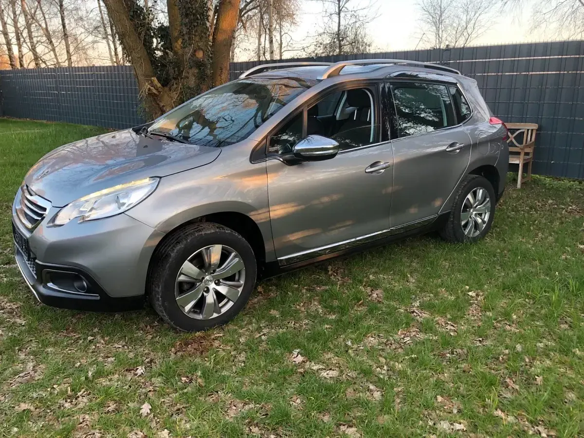 Gebraucht Peugeot 2008 Allure 92 PS (67 kW) 2015 Grau SUV