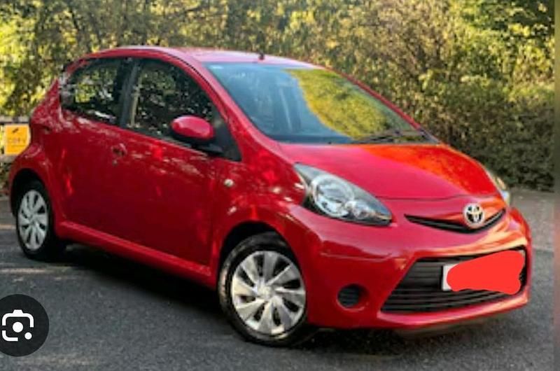 Rot Gebraucht 2010 Toyota Aygo Kleinwagen | 2.900 € (Fairer Preis) - Bild 1/1