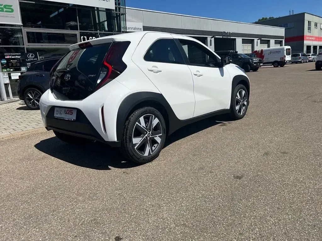 Neu Toyota Aygo X Active 117 PS (86 kW) 2026 Suoer white SUV