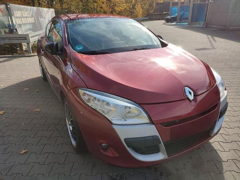 Gebraucht Renault Mégane III Bose Edition 131 PS (96 kW) 2012 Rot Coupé