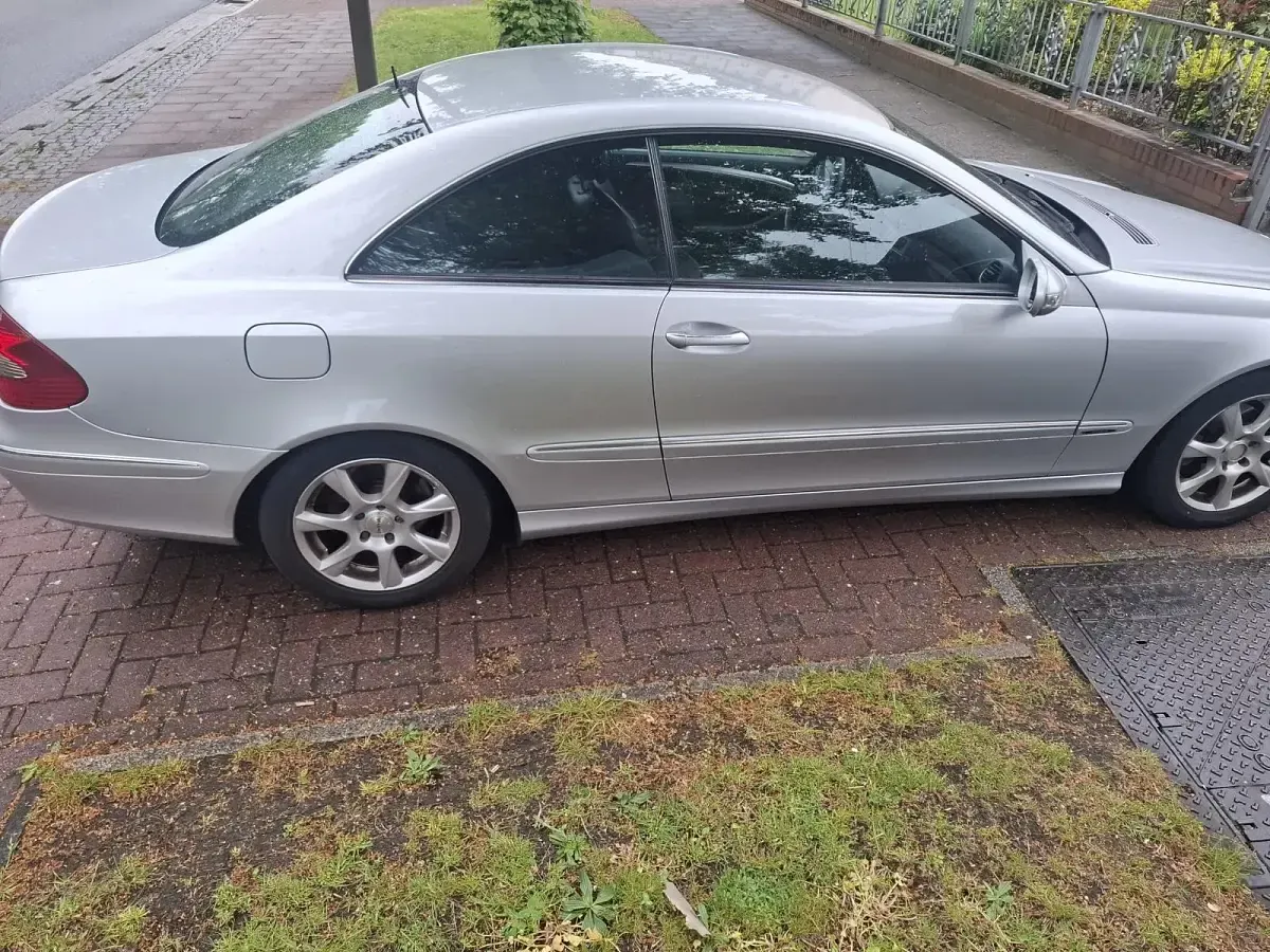 Gebraucht Mercedes CLK220 150 PS (110 kW) 2007 Silber Coupé