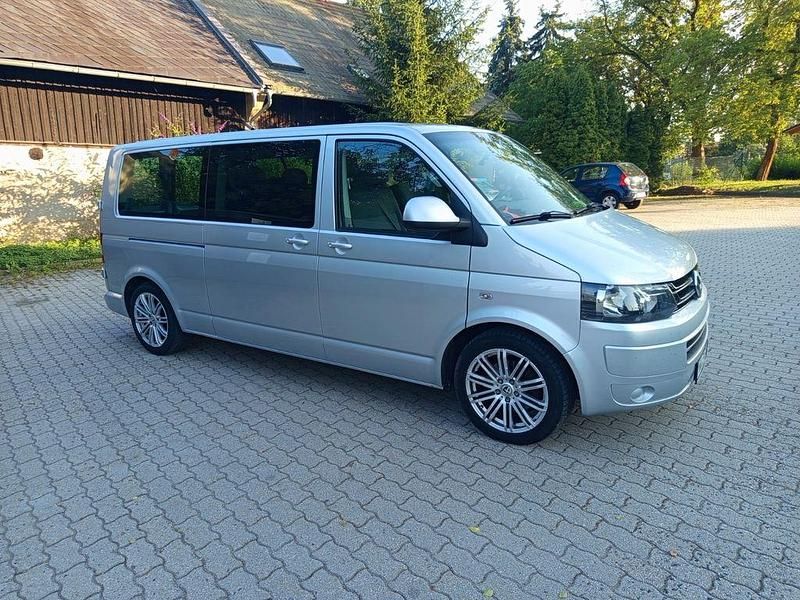 Gebraucht VW Caravelle 139 PS (102 kW) 2010 Silber Van / Kleinbus