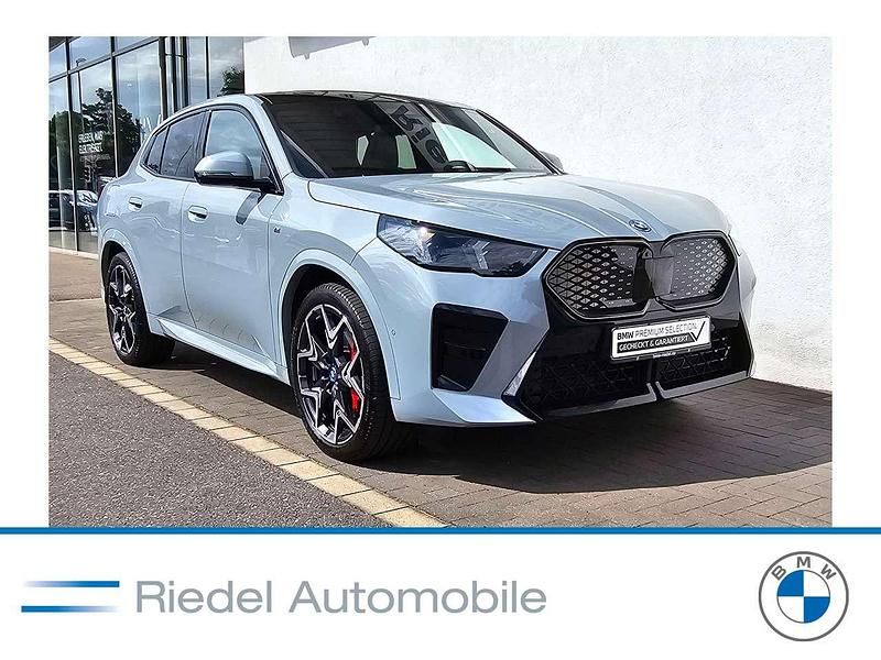 M brooklyn grau metallic Gebraucht 2024 BMW iX2 M Sport SUV | 50.690 € (Fairer Preis) - Bild 1/3