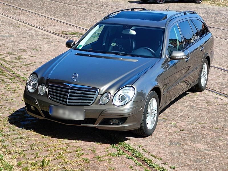 Grau Gebraucht 2006 Mercedes E280 Kombi | 4.250 € (Fairer Preis) - Bild 1/4