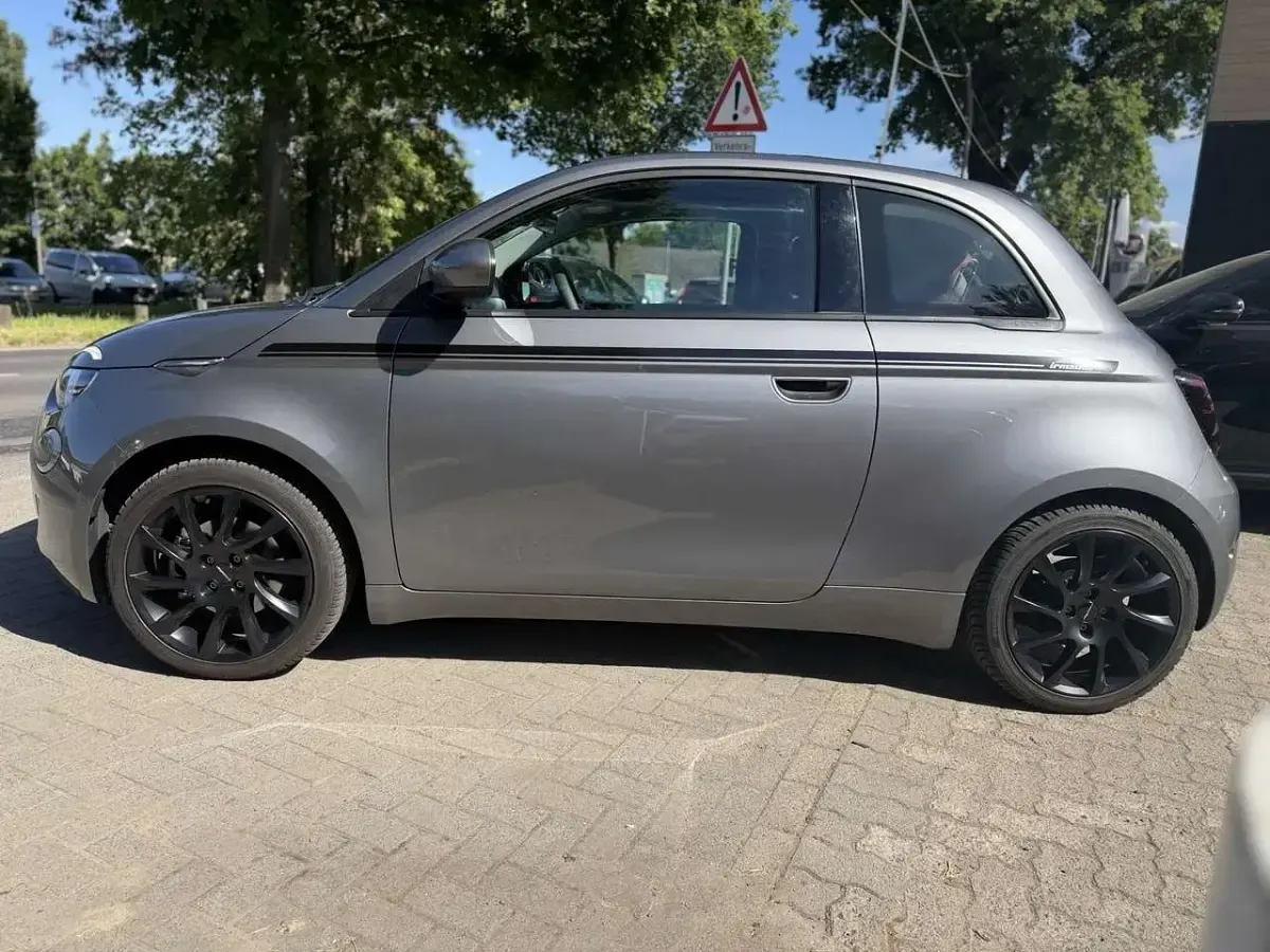 Gebraucht Fiat 500e Urban 86 kW (118 PS) 2023 Grau Cabrio