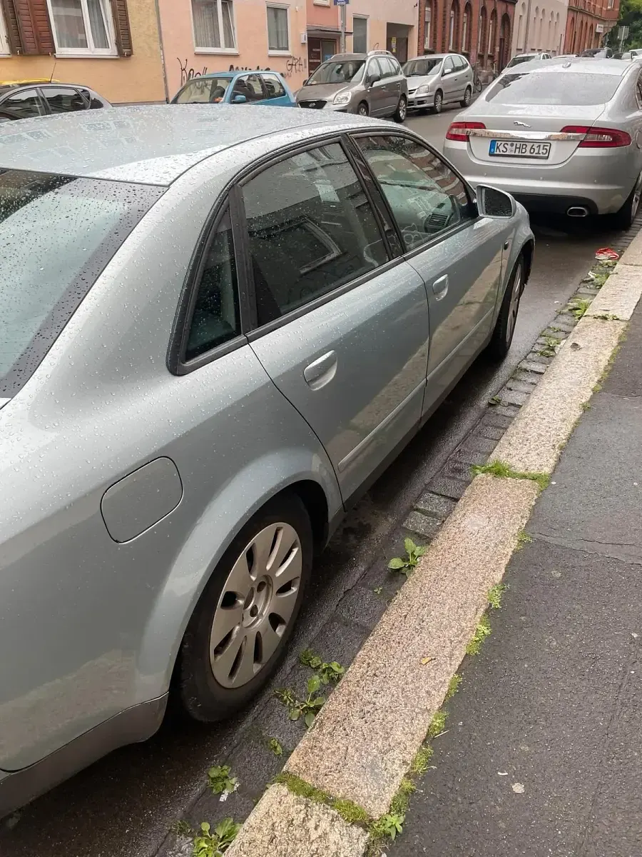Używany Audi A4 131 KM (96 kW) 2001 Niebieski Sedan/Limuzyna
