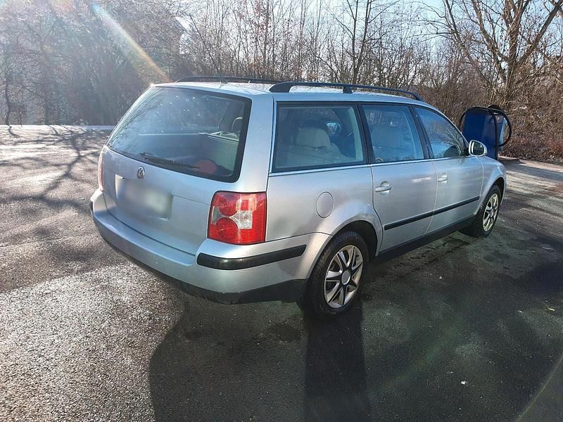 Gebraucht VW Passat 101 PS (74 kW) 2004 Silber Kombi