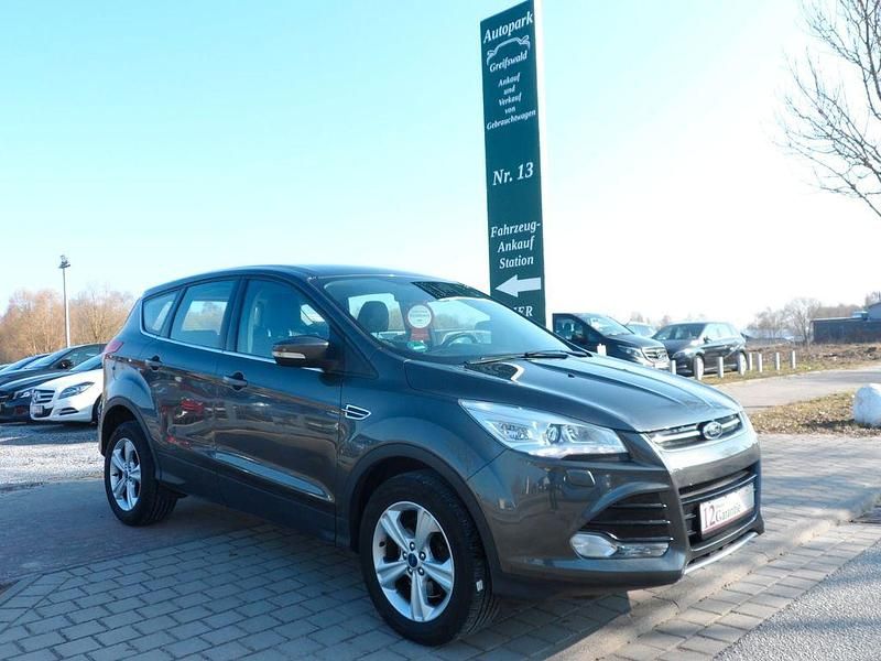 Gebraucht Ford Kuga Titanium 120 PS (88 kW) 2015 Grau SUV