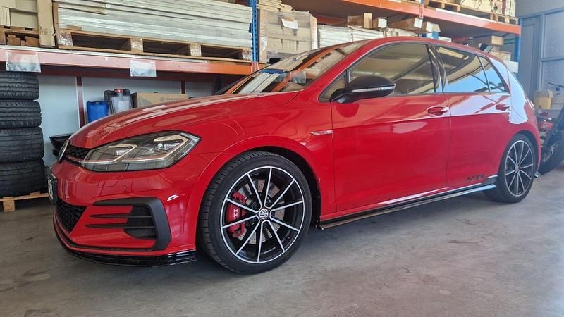 Rot Gebraucht 2020 VW Golf VII Sound Limousine | 30.400 € (Etwas zu teuer) - Bild 1/4