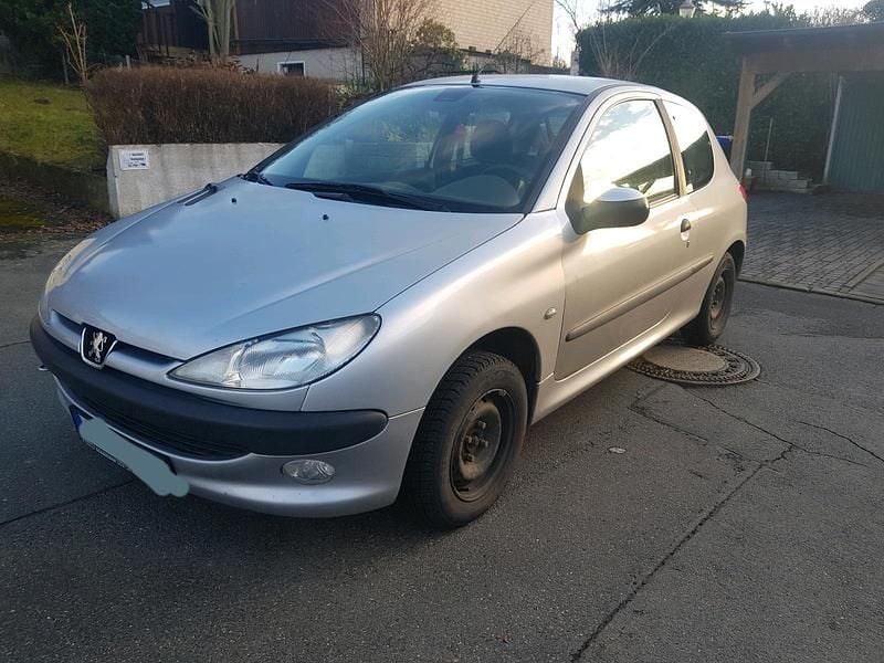Gebraucht Peugeot 206 75 PS (55 kW) 2000 Silber Kleinwagen