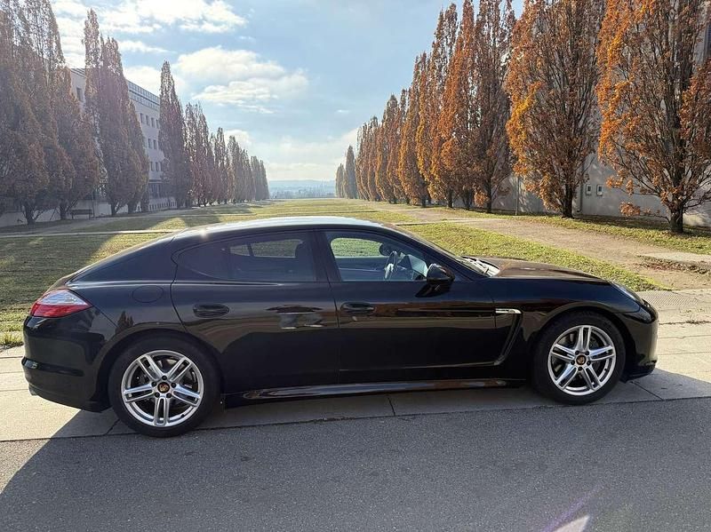Gebraucht Porsche Panamera Basis 299 PS (219 kW) 2011 Schwarz Kleinwagen
