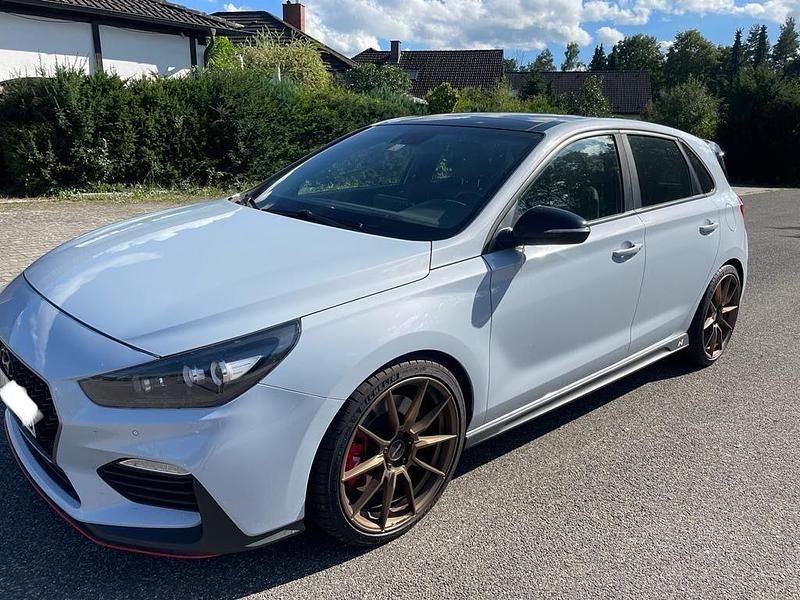 Silber Gebraucht 2018 Hyundai i30 Limousine | 19.990 € (Fairer Preis) - Bild 1/4