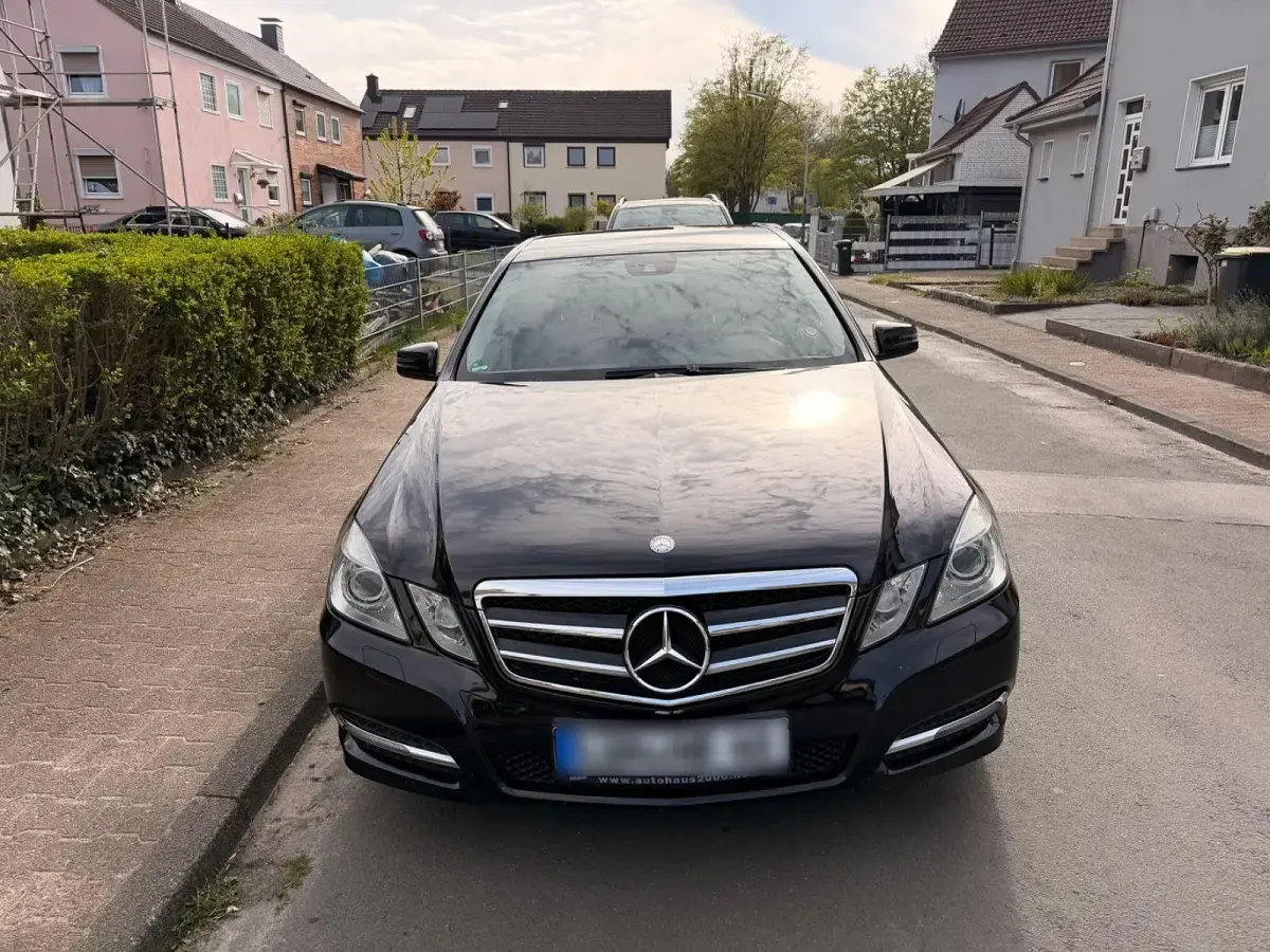 Gebraucht Mercedes E200 Avantgarde 184 PS (135 kW) 2012 Schwarz Limousine