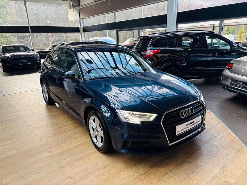 Używany Audi A3 Basis 150 KM (110 kW) 2017 Niebieski Hatchback