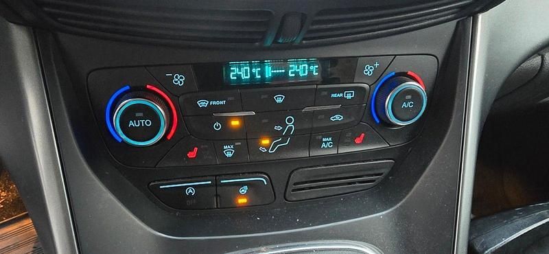 Gebraucht Ford Kuga Titanium 150 PS (110 kW) 2019 Grau SUV