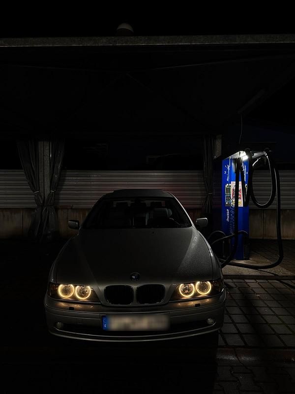 Silber Gebraucht 2001 BMW 530 Limousine | 4.500 € (Superpreis) - Bild 1/4