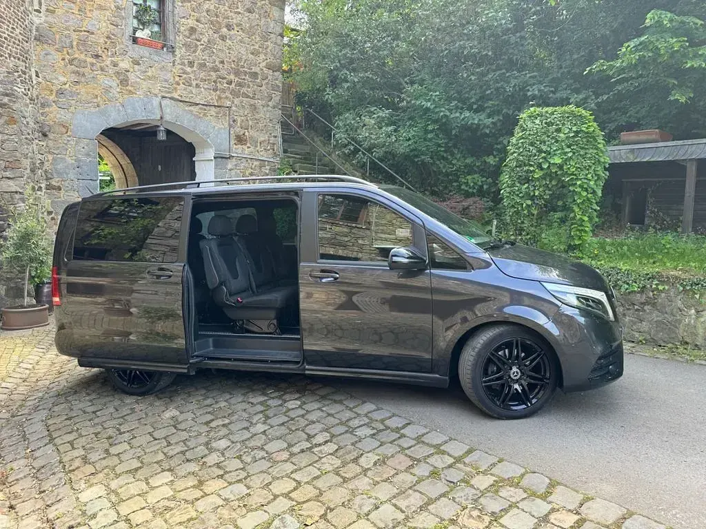 Gebraucht Mercedes V250 Avantgarde 190 PS (139 kW) 2021 Grau Van / Kleinbus