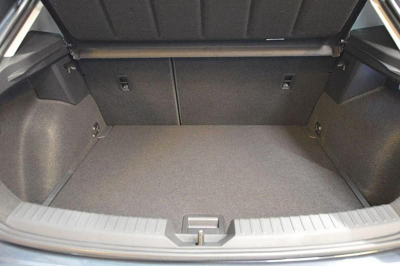 Neu Seat Leon Style 150 PS (110 kW) 2025 Grau Limousine