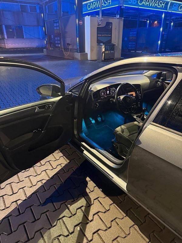 Gebraucht VW Golf VII 131 PS (96 kW) 2019 Grau Kleinwagen
