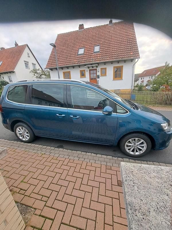 Blau Gebraucht 2015 VW Sharan Van / Kleinbus | 24.700 € (Teuer) - Bild 1/4