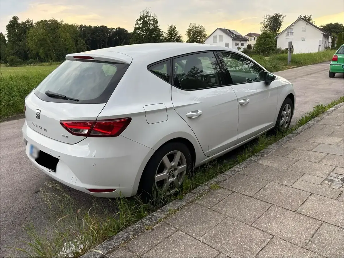 Gebraucht Seat Leon Style 105 PS (77 kW) 2015 Weiß Limousine