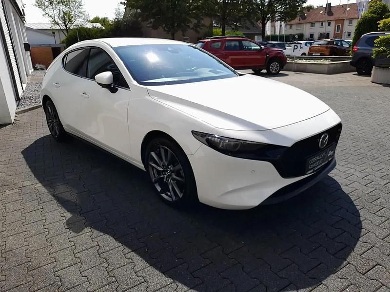 Używany Mazda 3 Selection 150 KM (110 kW) 2022 Biały Sedan/Limuzyna