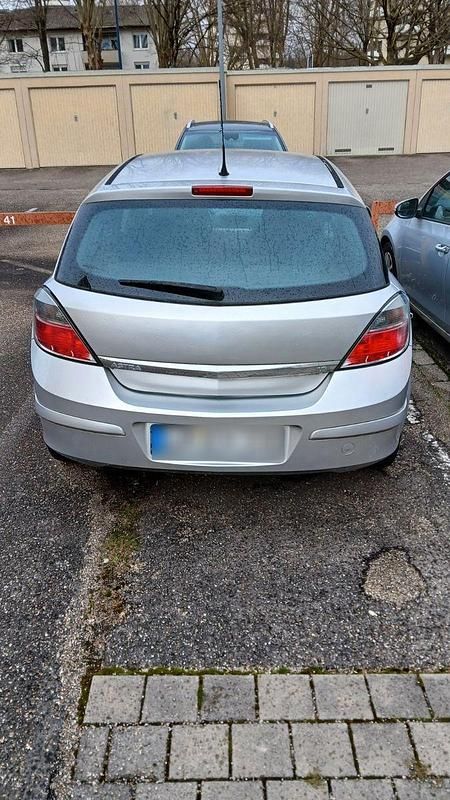 Second-hand Opel Astra 116 CP (85 kW) 2008 Argintiu Berlinǎ