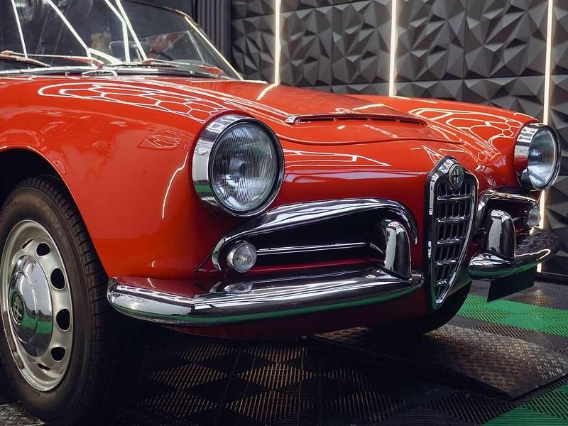 Rot Gebraucht 1964 Alfa Romeo Giulia Cabrio | 59.964 € - Bild 1/4