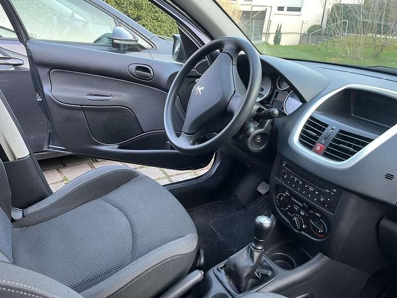 Gebraucht Peugeot 206+ 73 PS (53 kW) 2011 Grau Kleinwagen