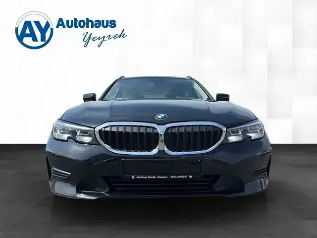 Gebraucht BMW 318 Sport Line 55 PS (40 kW) 2022 Schwarz Kombi