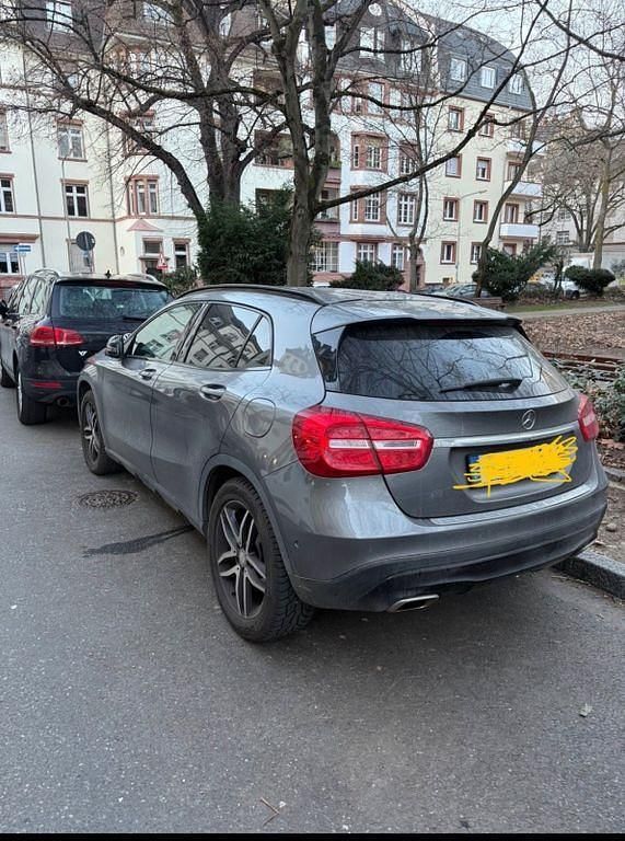 Gebraucht Mercedes GLA180 Urban 122 PS (89 kW) 2015 Grau SUV