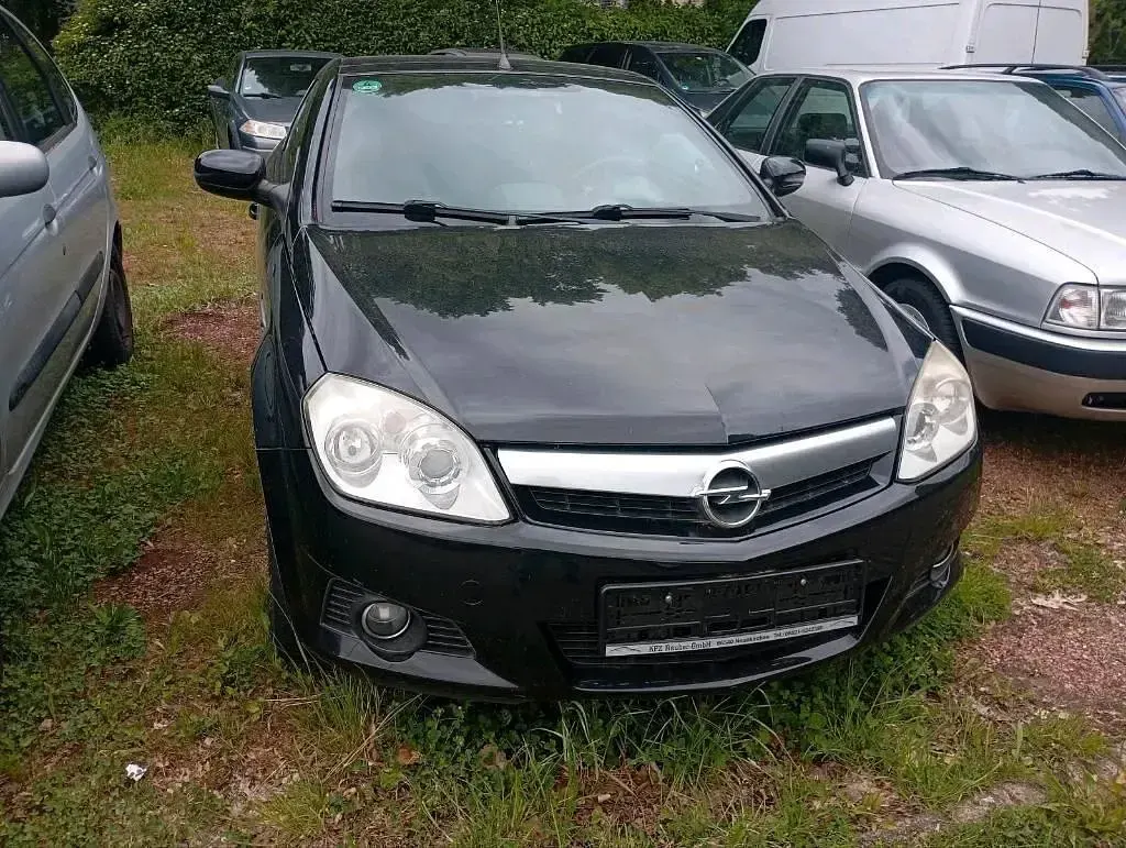 Gebraucht Opel Tigra 90 PS (66 kW) 2008 Schwarz Cabrio