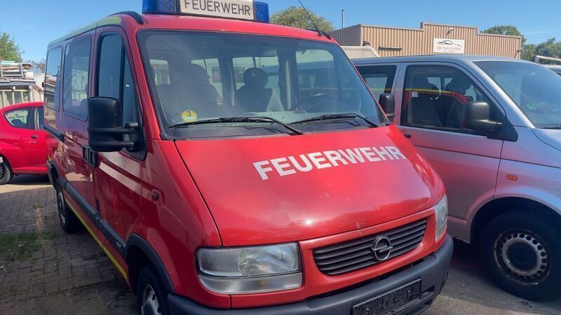 Rot Gebraucht 2001 Opel Movano Van | 4.999 € - Bild 1/4