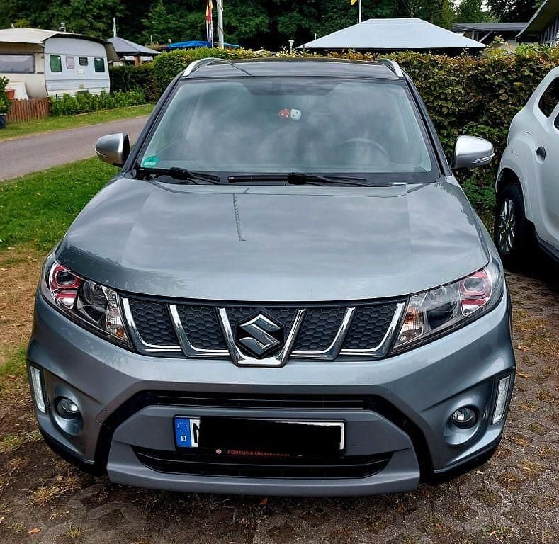 Grau Gebraucht 2016 Suzuki Vitara SUV | 13.190 € (Guter Preis) - Bild 1/4