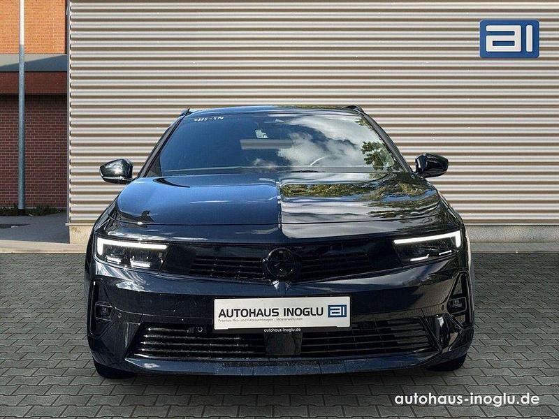 Gebraucht Opel Astra Ultimate 131 PS (96 kW) 2024 Schwarz lackierung schwarz perla nera/ty (metallic) Kombi