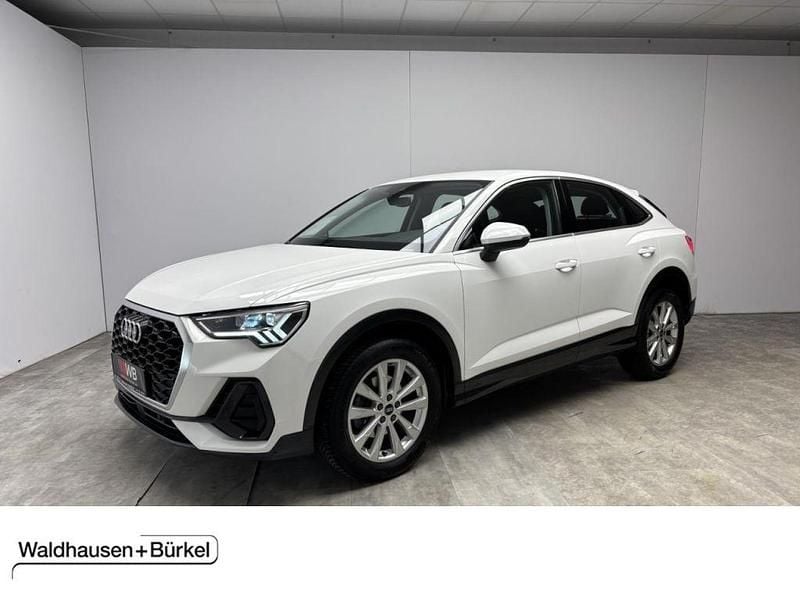 Ibisweiß (metallic) Gebraucht 2021 Audi Q3 Sportback SUV | 27.500 € (Superpreis) - Bild 1/4