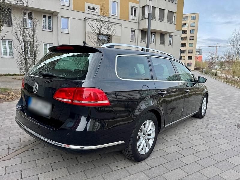 Gebraucht VW Passat 140 PS (102 kW) 2011 Schwarz Kombi