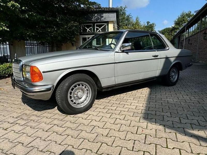 Gebraucht Mercedes 280 185 PS (136 kW) 1983 Silber Coupé