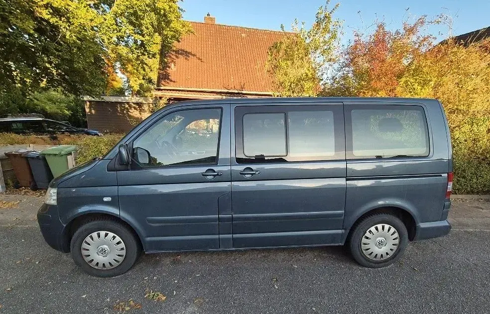 Gebraucht VW Multivan 131 PS (96 kW) 2006 Grau Van / Kleinbus