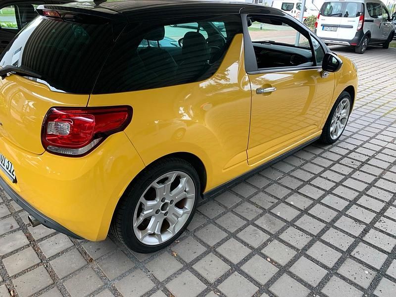 Gelb Gebraucht 2011 Citroën DS3 Kleinwagen | 4.300 € (Fairer Preis) - Bild 1/4