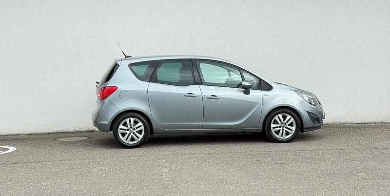 Gebraucht Opel Meriva Innovation 95 PS (69 kW) 2011 Silber Van / Kleinbus