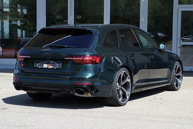 Gebraucht Audi RS4 Exclusive 450 PS (330 kW) 2024 Tiefgrün perleffekt (exclusive Kombi